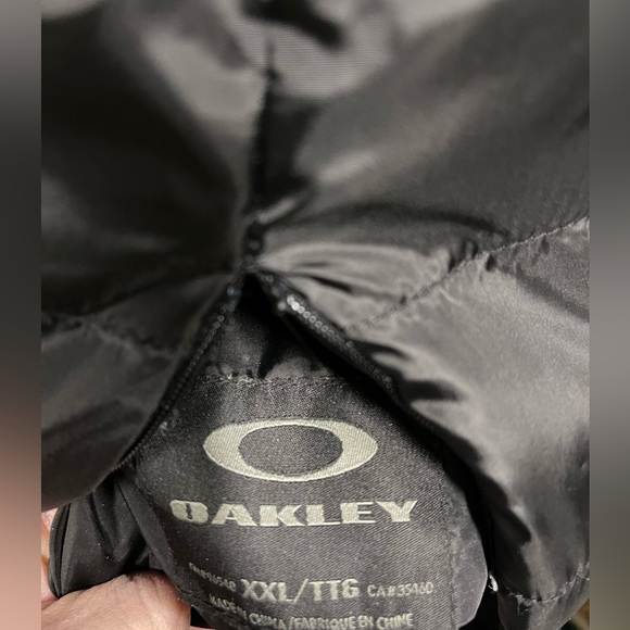 Oakley Black and Orange reversible Quilted Vest - Picture 2 of 8